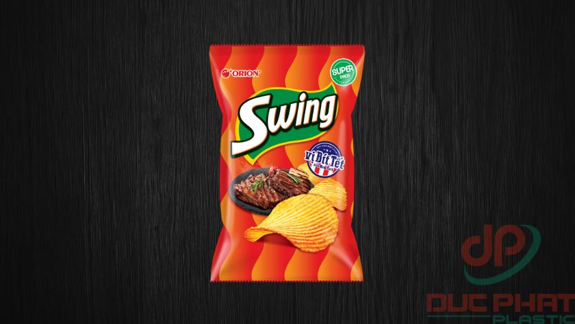 Sản phẩm snack Swing Orion với bao bì màu sắc nổi bật, bề mặt in sắc nét, kiểu dáng túi gọn phù hợp cho trưng bày.