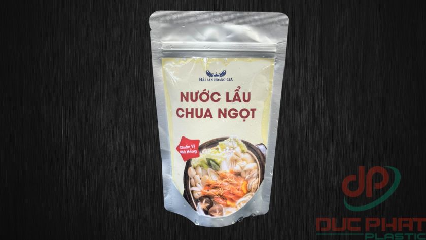 Túi zip đựng nước lẩu dạng đáy đứng, tiện lợi cho bảo quản và trưng bày, phù hợp doanh nghiệp vừa và nhỏ